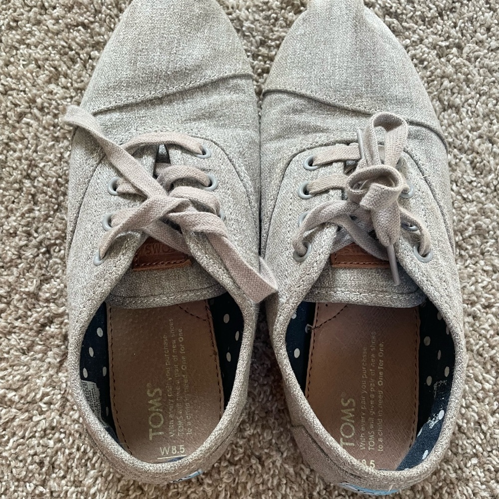 Toms grey shoes with laces